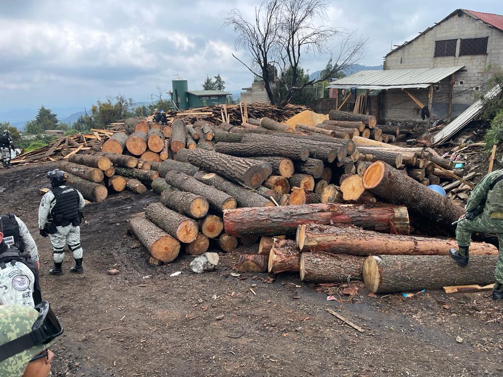 Imagen que contiene exterior, edificio, pila, hombre Descripción generada automáticamente