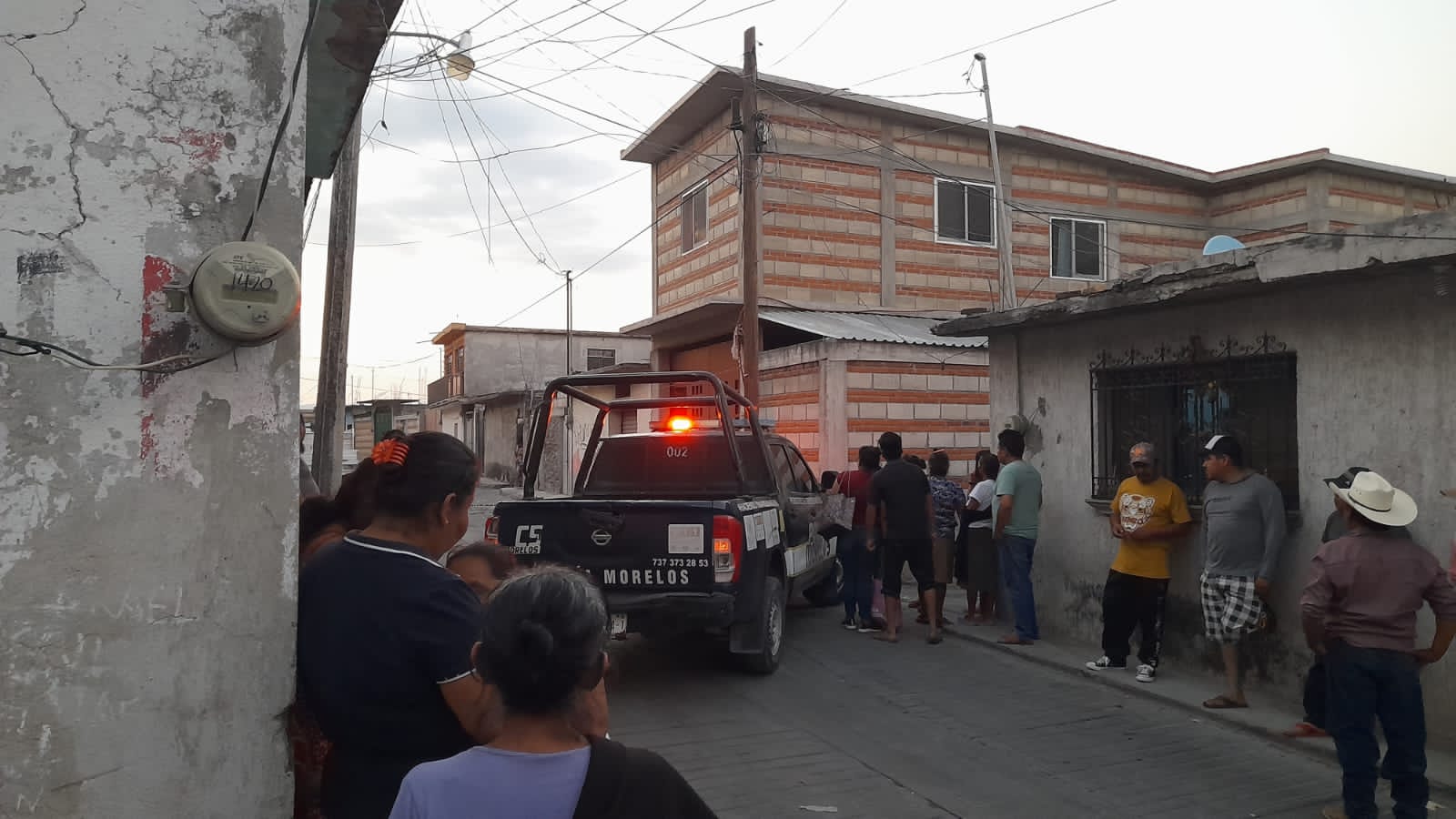 Personas en la calle Descripción generada automáticamente