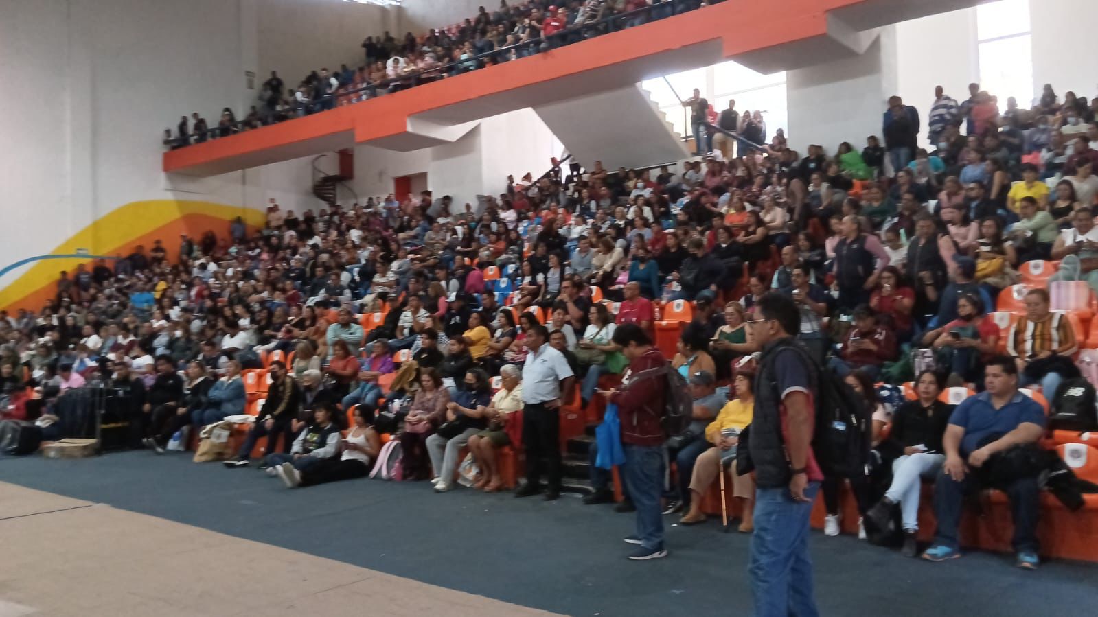 Multitud de personas Descripción generada automáticamente con confianza media