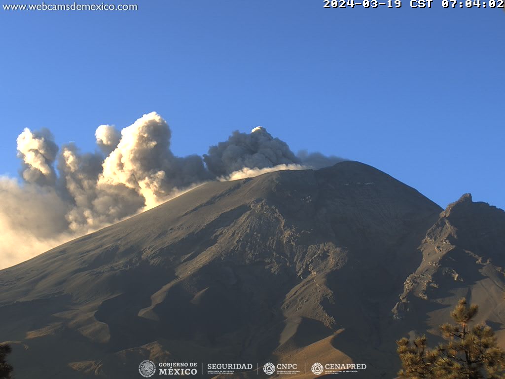 Una imagen de una montaña Descripción generada automáticamente con confianza media