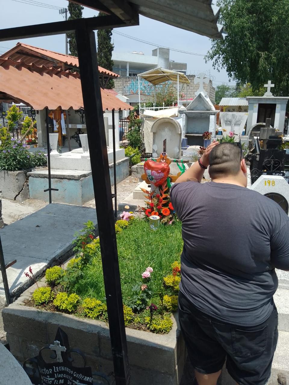 Imagen que contiene exterior, edificio, persona, calle Descripción generada automáticamente