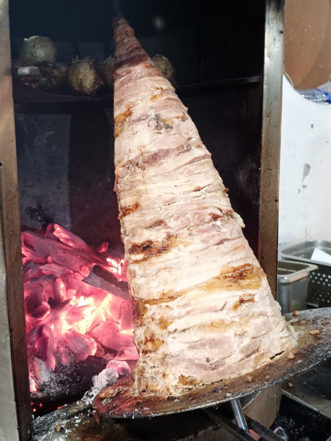 Comida en un horno Descripción generada automáticamente con confianza baja