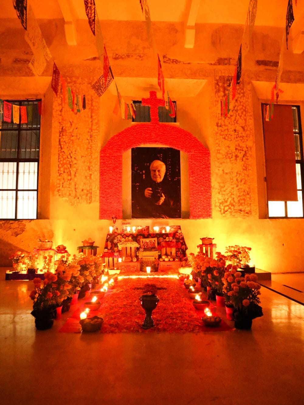 Imagen que contiene interior, tabla, cuarto, vivo Descripción generada automáticamente