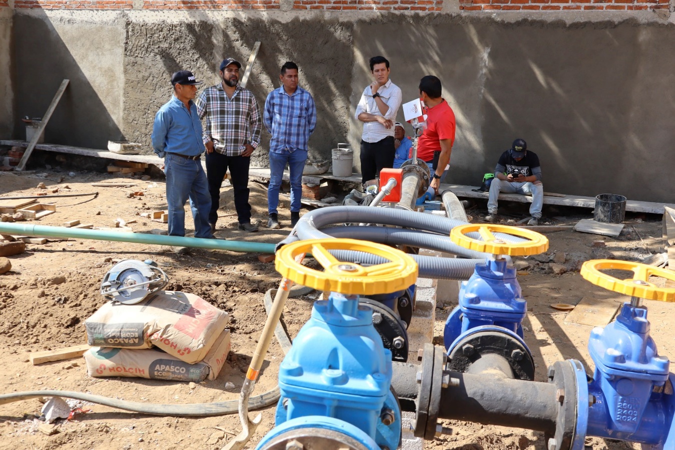 Imagen que contiene exterior, edificio, persona, hombre Descripción generada automáticamente