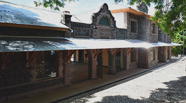 Casa en medio de la calle El contenido generado por IA puede ser incorrecto.