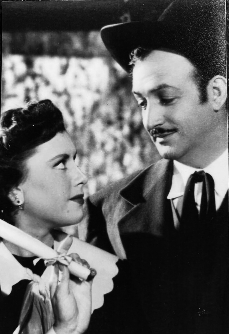 Foto en blanco y negro de un hombre y una mujer El contenido generado por IA puede ser incorrecto.