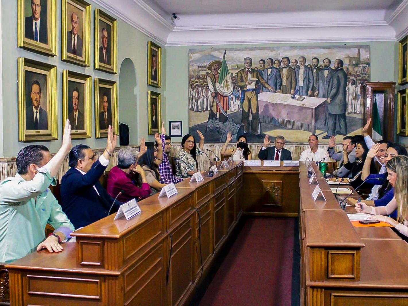 Un grupo de personas sentadas en una biblioteca El contenido generado por IA puede ser incorrecto.