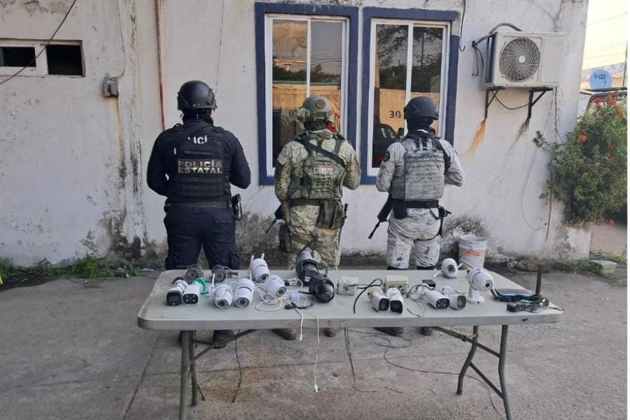 Personas sentadas en una mesa El contenido generado por IA puede ser incorrecto.