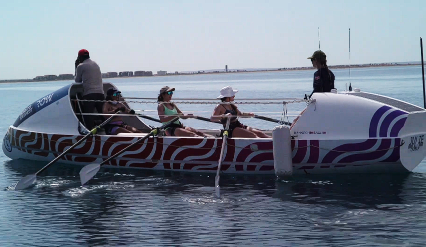 Personas en un barco en el agua El contenido generado por IA puede ser incorrecto.