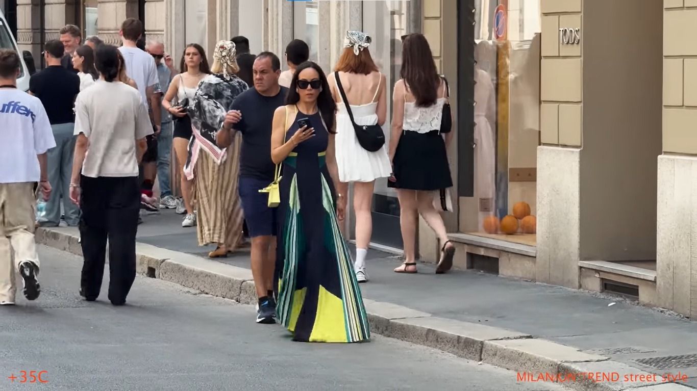 Un grupo de personas de pie en la calle El contenido generado por IA puede ser incorrecto.