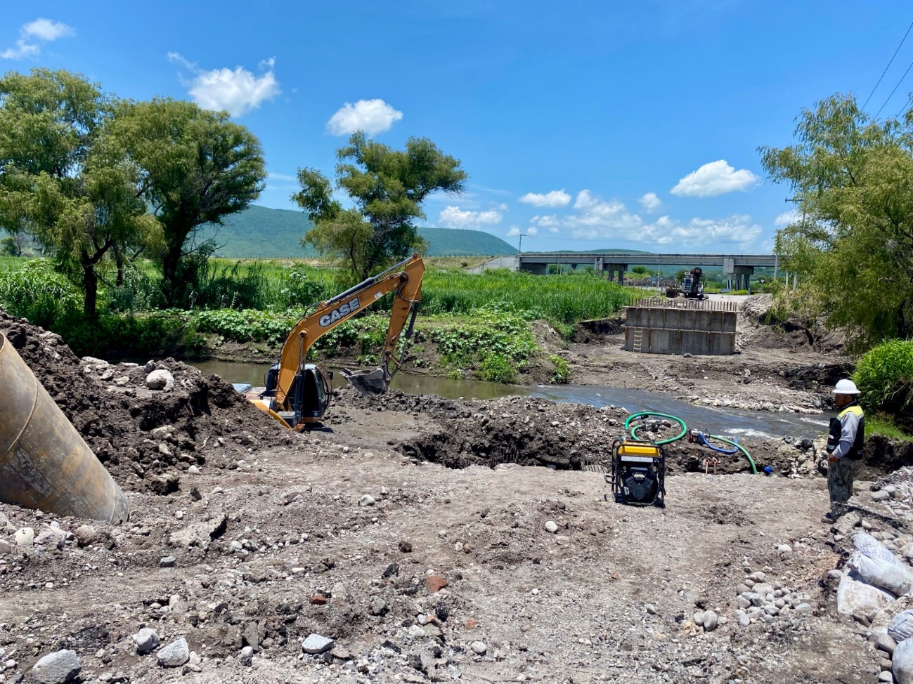 Un grupo de personas en un campo de tierra El contenido generado por IA puede ser incorrecto.