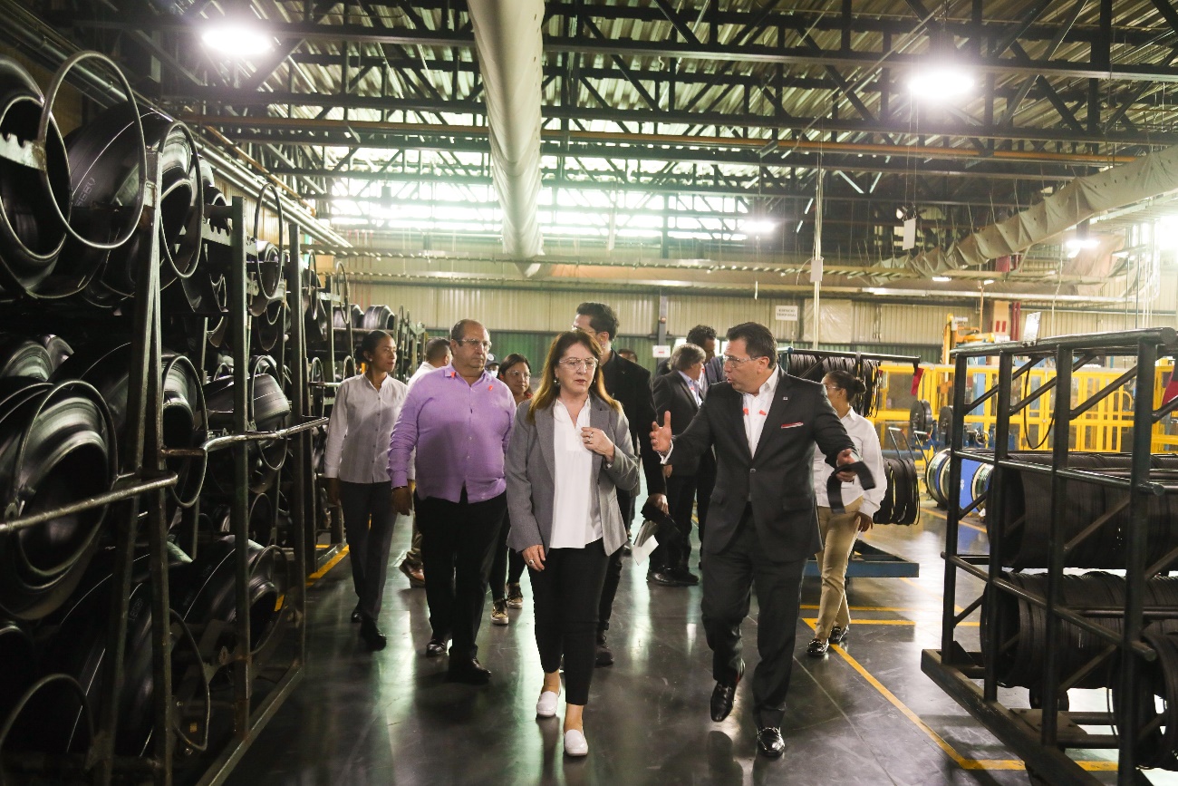 Un grupo de personas en una estación de tren El contenido generado por IA puede ser incorrecto.