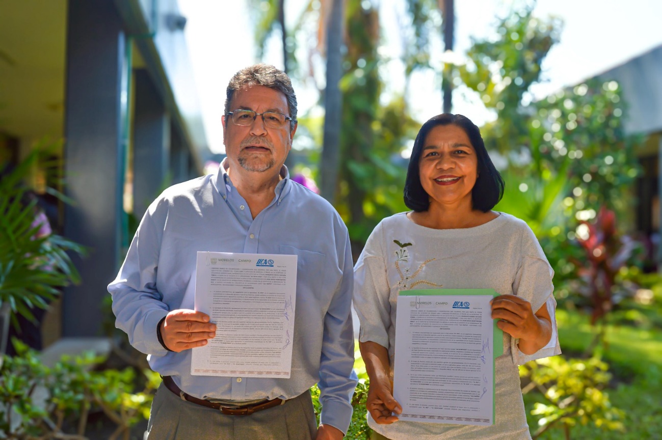 Un par de personas de pie El contenido generado por IA puede ser incorrecto.