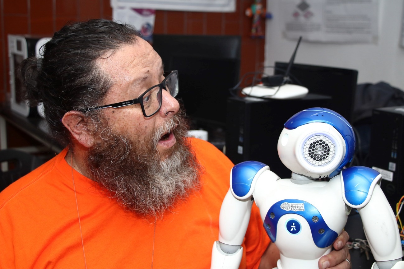 Una caricatura de un hombre con lentes El contenido generado por IA puede ser incorrecto.