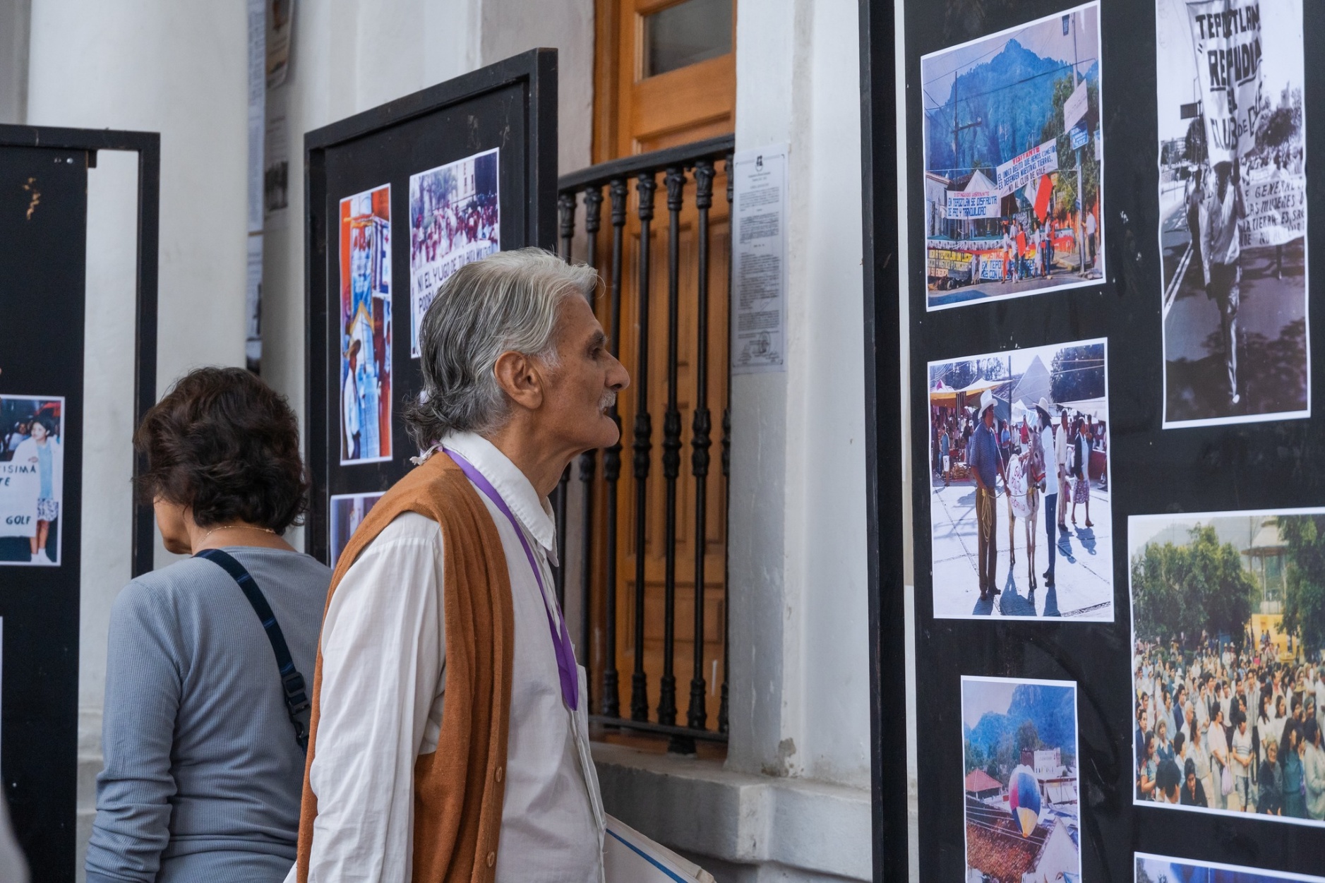 Un grupo de personas en una tienda El contenido generado por IA puede ser incorrecto.