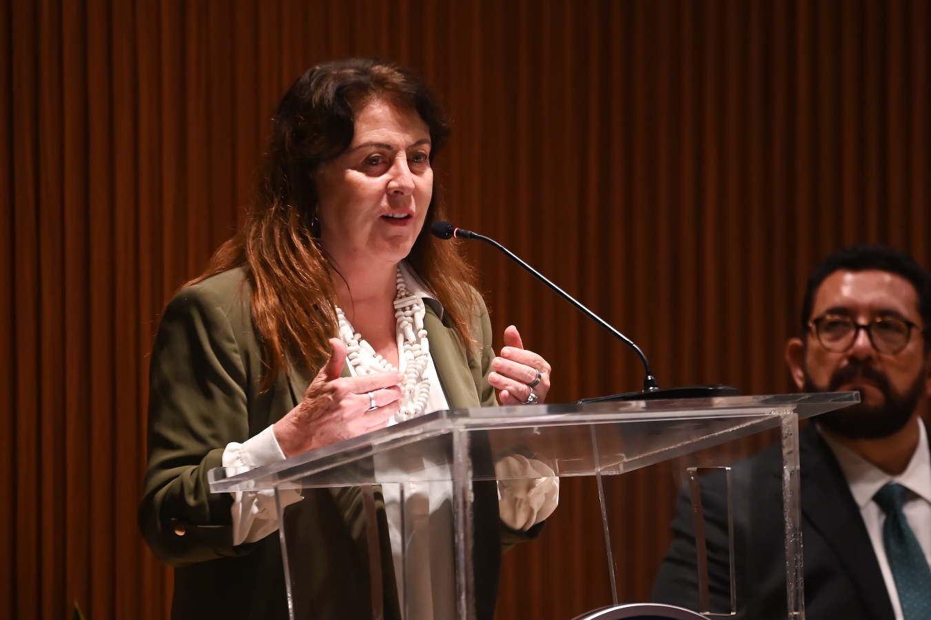 Imagen que contiene persona, mujer, interior, tabla El contenido generado por IA puede ser incorrecto.