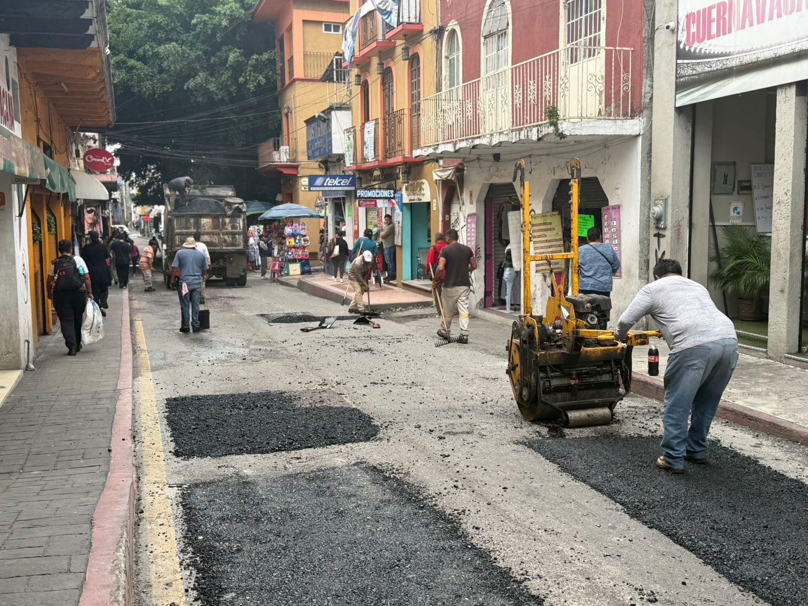 Un grupo de personas en una calle El contenido generado por IA puede ser incorrecto.