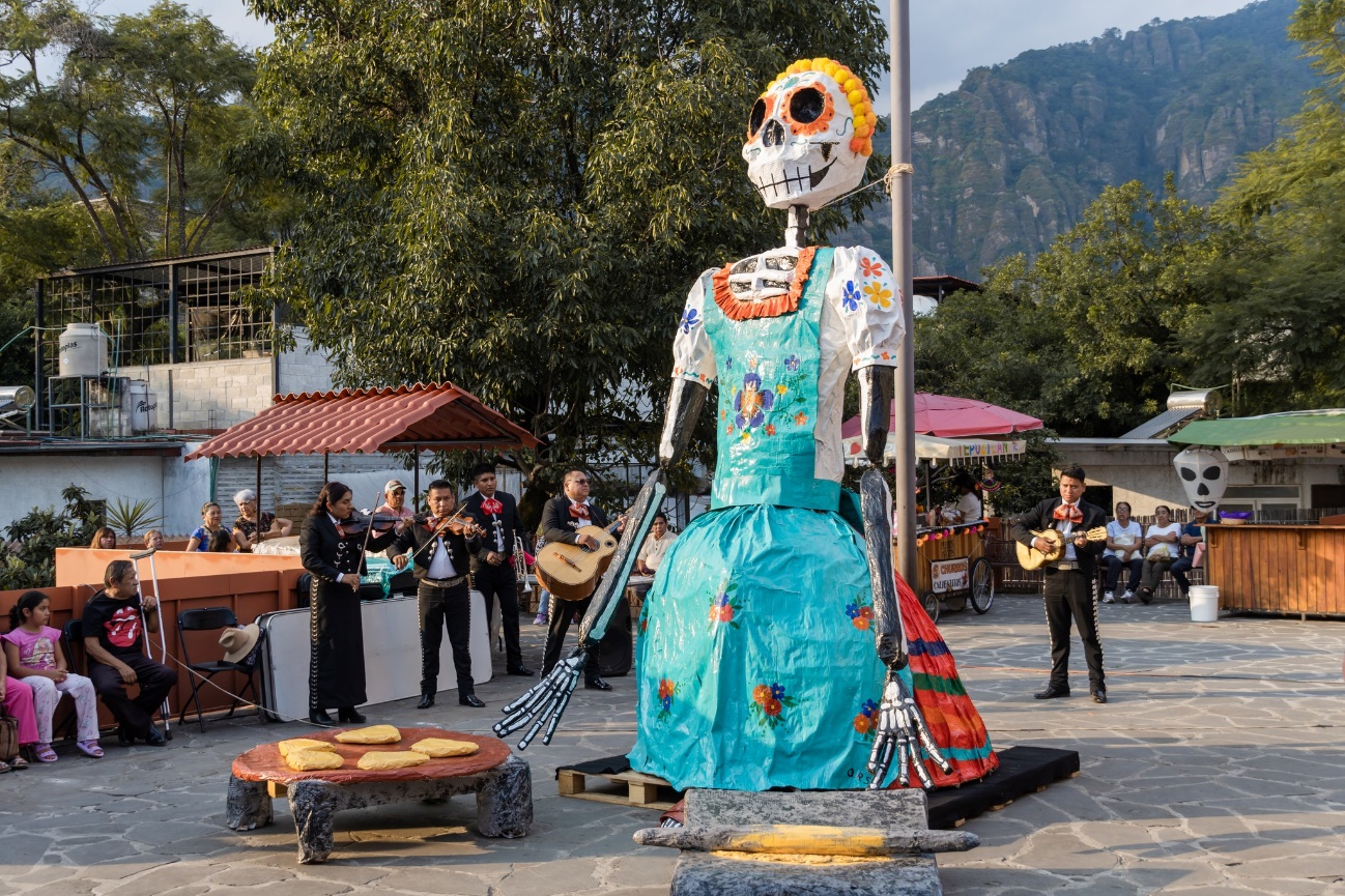 Imagen que contiene exterior, montaña, parado, caminando El contenido generado por IA puede ser incorrecto.
