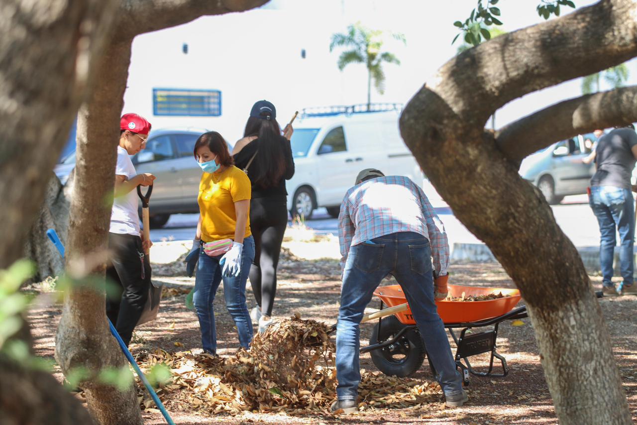 Imagen que contiene exterior, persona, hombre, árbol El contenido generado por IA puede ser incorrecto.