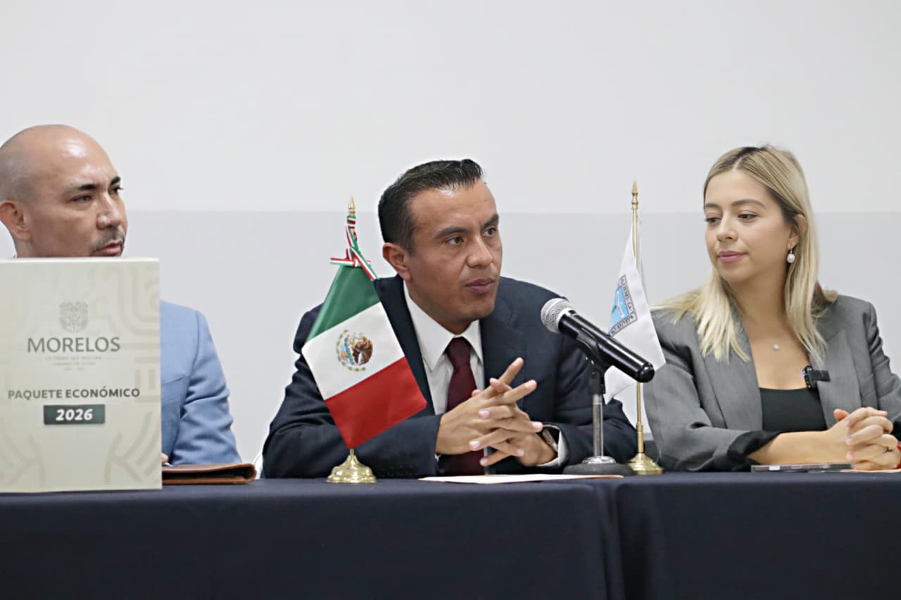 Imagen que contiene persona, interior, computer, tabla El contenido generado por IA puede ser incorrecto.