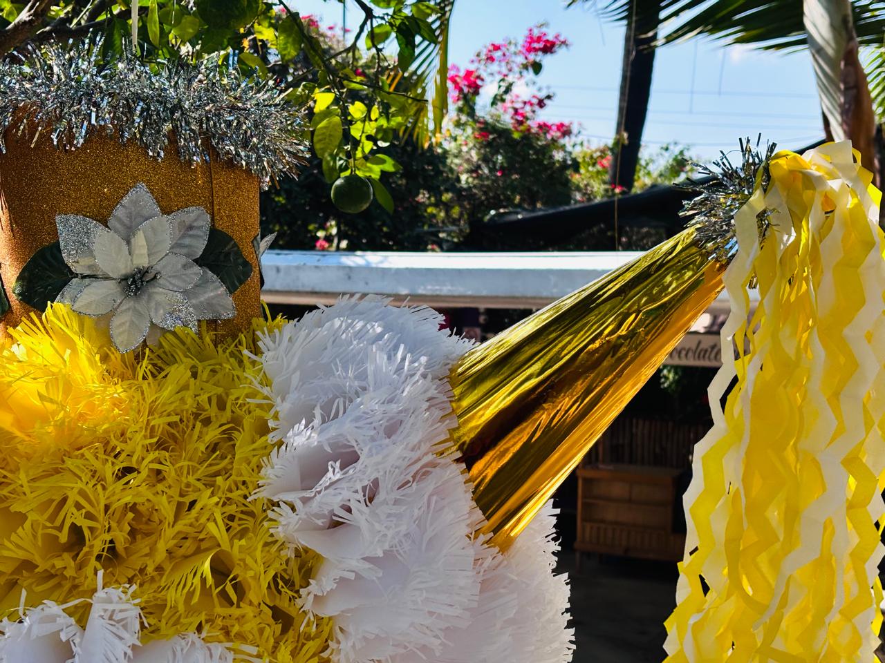 Imagen que contiene exterior, tabla, flor, pastel El contenido generado por IA puede ser incorrecto.