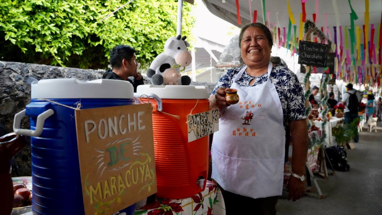 Imagen que contiene hombre, tabla, oso, sostener El contenido generado por IA puede ser incorrecto.