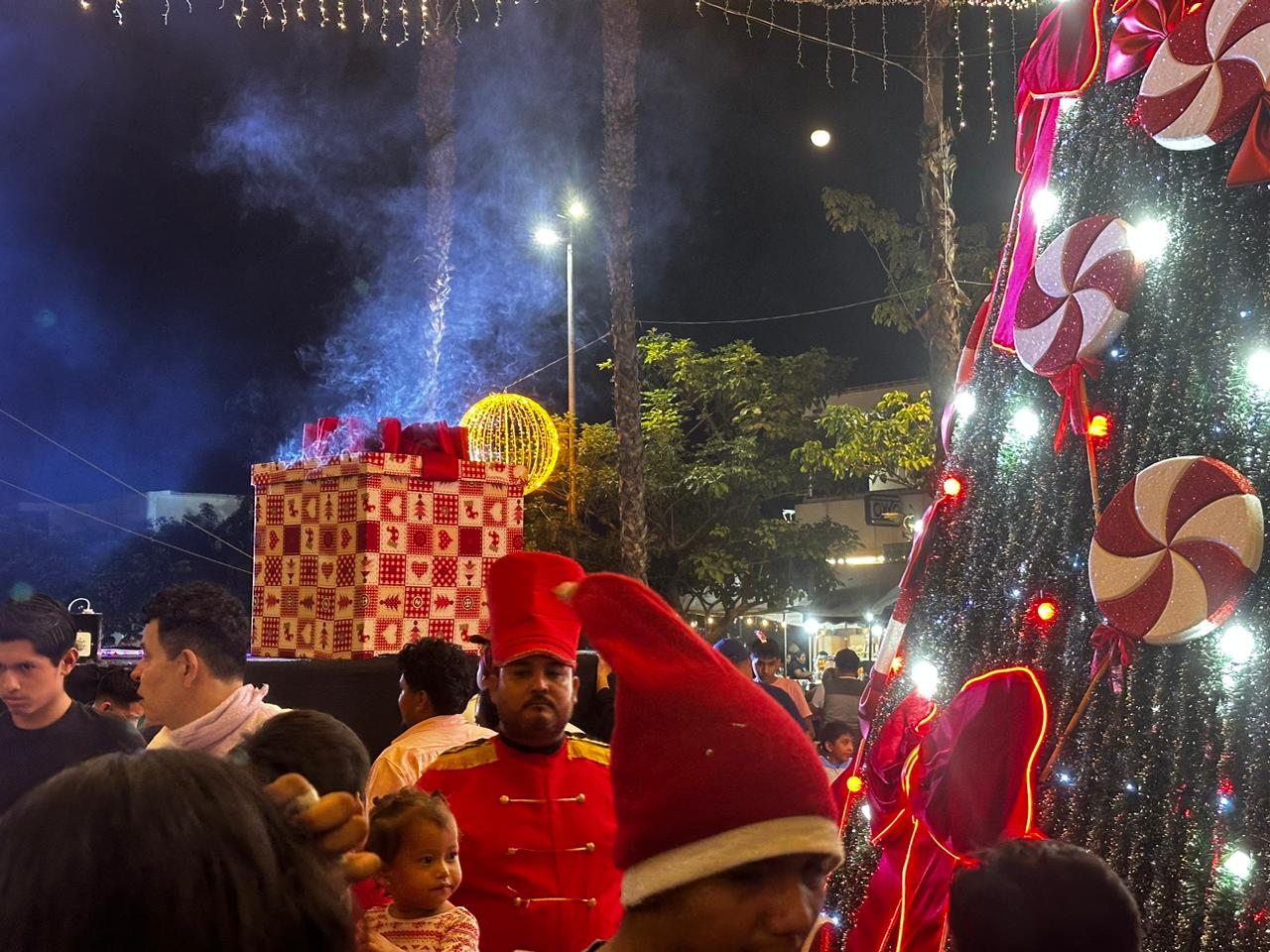 Imagen que contiene tabla, frente, gente, grupo El contenido generado por IA puede ser incorrecto.