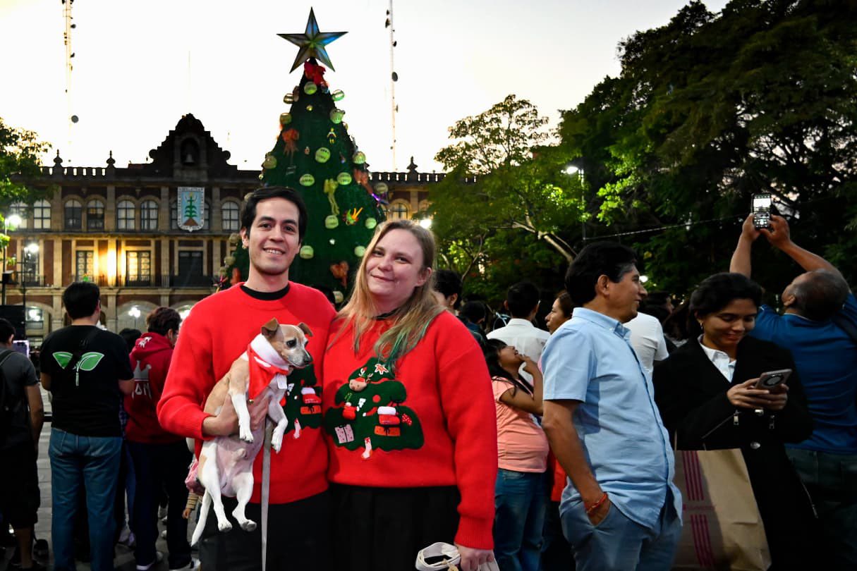 Un grupo de personas de pie El contenido generado por IA puede ser incorrecto.