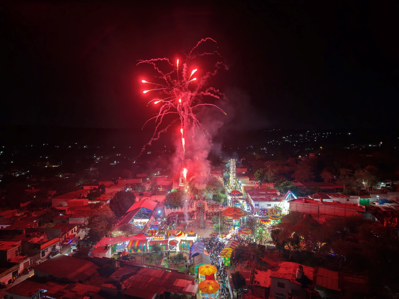 Fuegos artificiales en la noche El contenido generado por IA puede ser incorrecto.