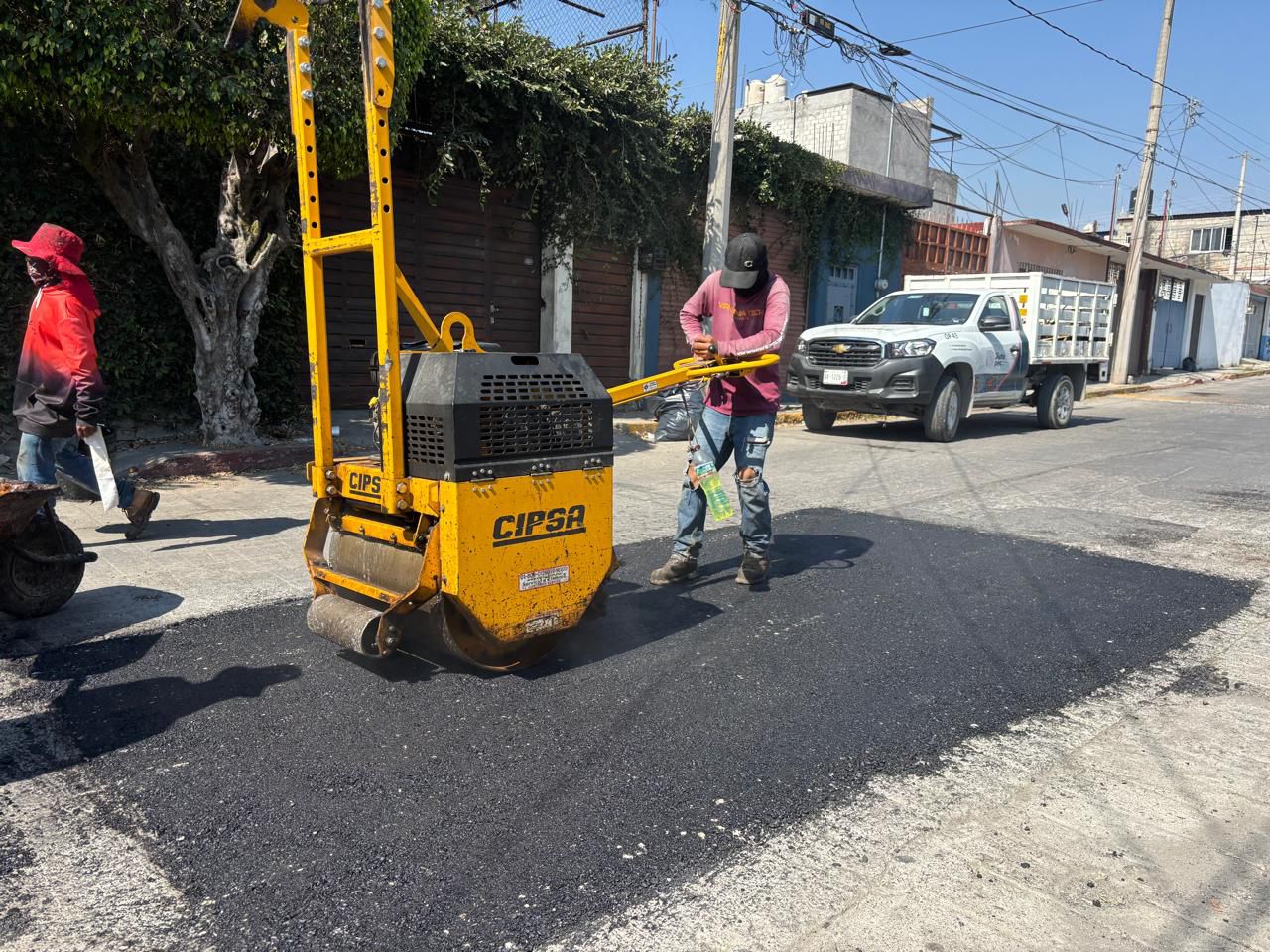 Personas en moto en una calle El contenido generado por IA puede ser incorrecto.