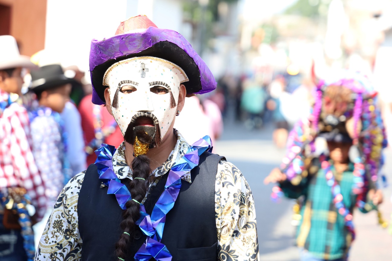 Una persona vestido de traje y sombrero El contenido generado por IA puede ser incorrecto.